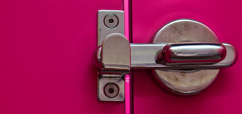 Childproof Gate Lock in Manhattan, New York