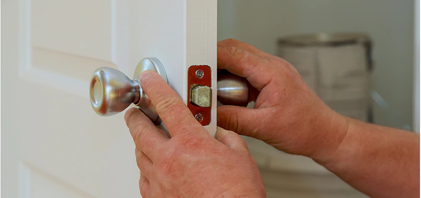 AAA Locksmiths For lock Replacement in Manhattan, NY